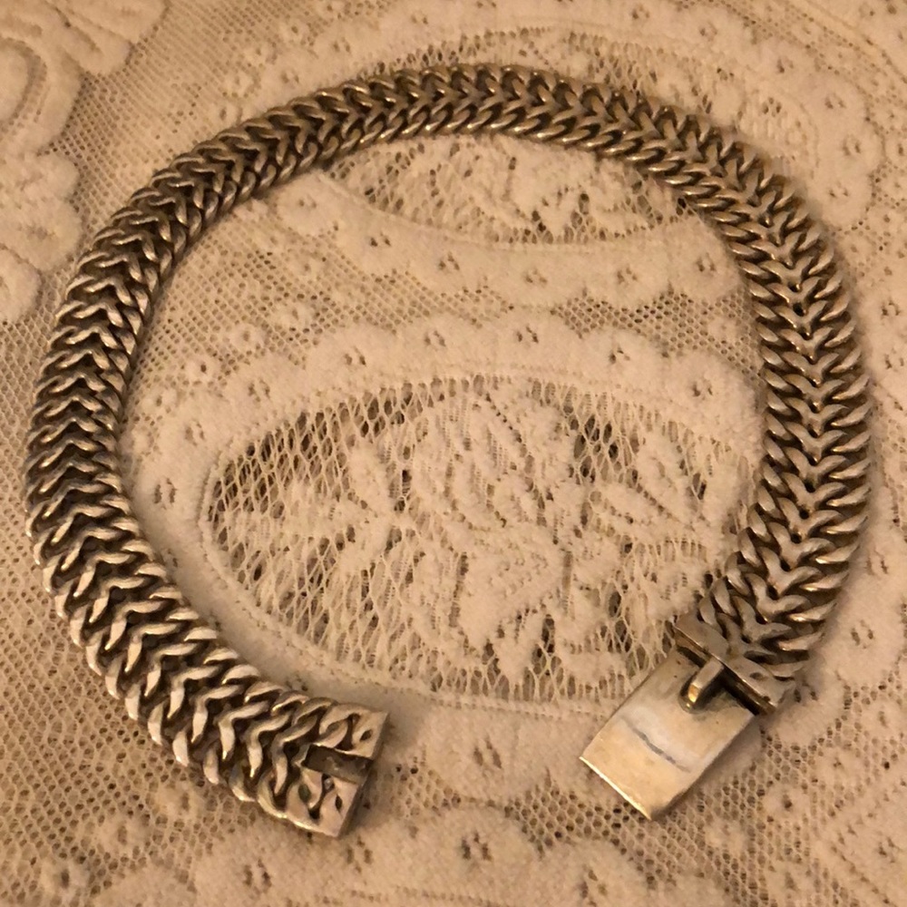 Gorgeous sterling silver choker necklace